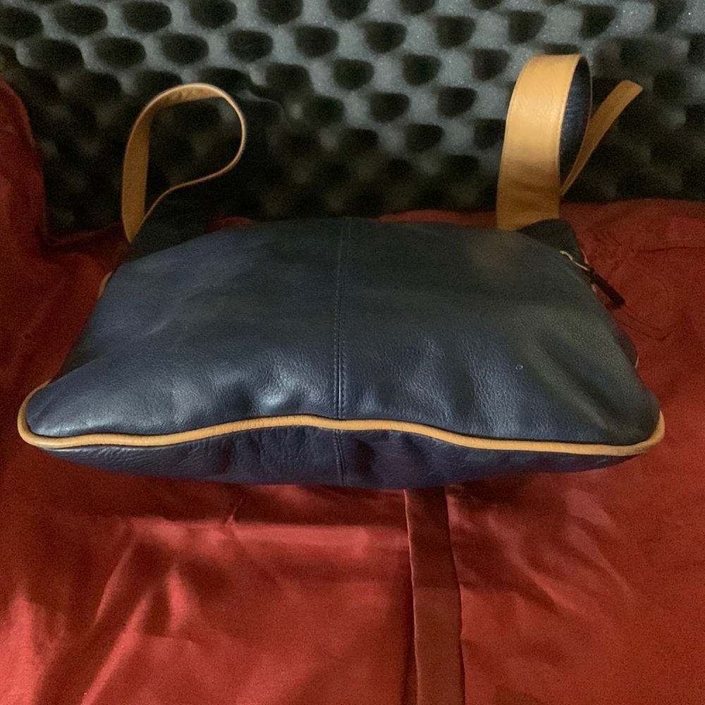 Orvis preowned Leather handbag. - Picture 4 of 5